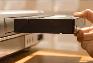 cassette VHS insérée dans un magnétoscope